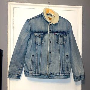 Levi's Premium Light Blue Denim Jacket with Cream Sherpa Collar Size XL